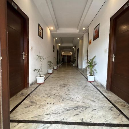 Hotel Tara Palace By Goyal Hoteliers Агра Екстериор снимка