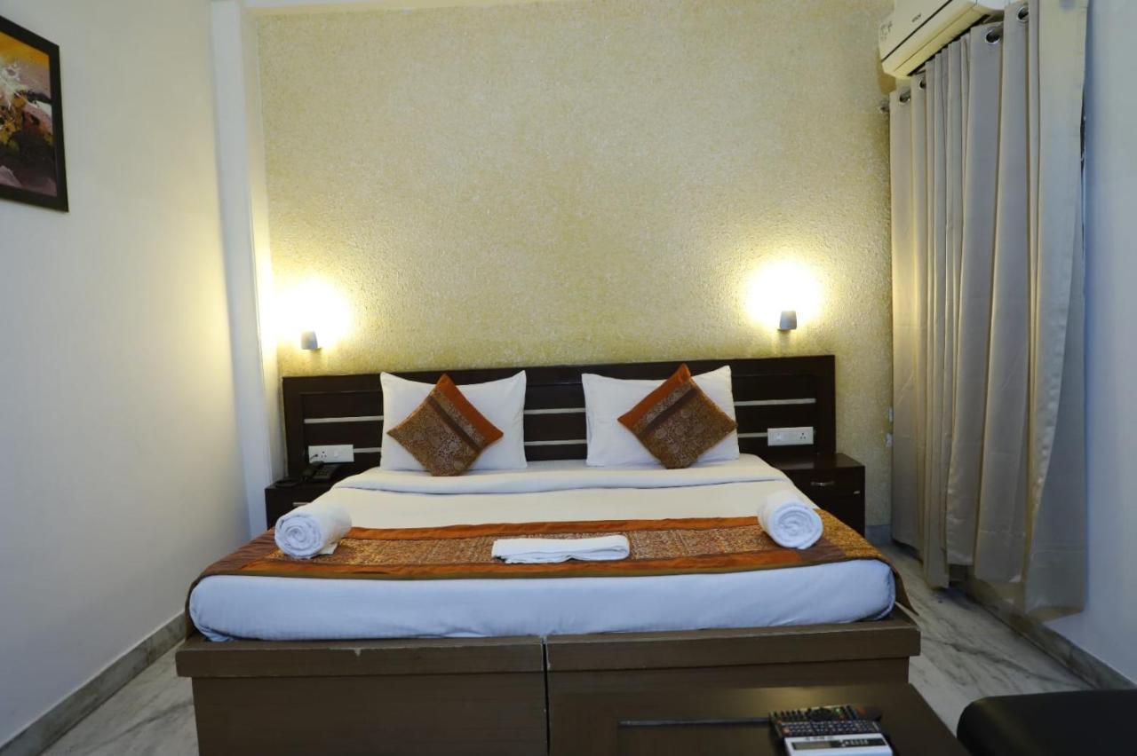 Hotel Tara Palace By Goyal Hoteliers Агра Екстериор снимка
