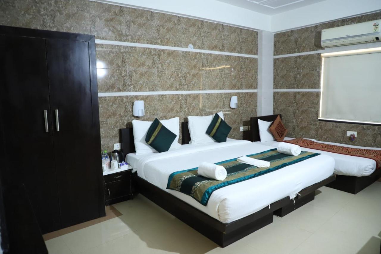 Hotel Tara Palace By Goyal Hoteliers Агра Екстериор снимка