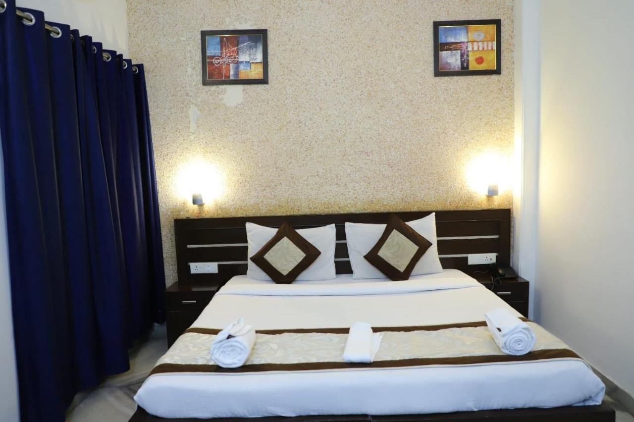 Hotel Tara Palace By Goyal Hoteliers Агра Екстериор снимка