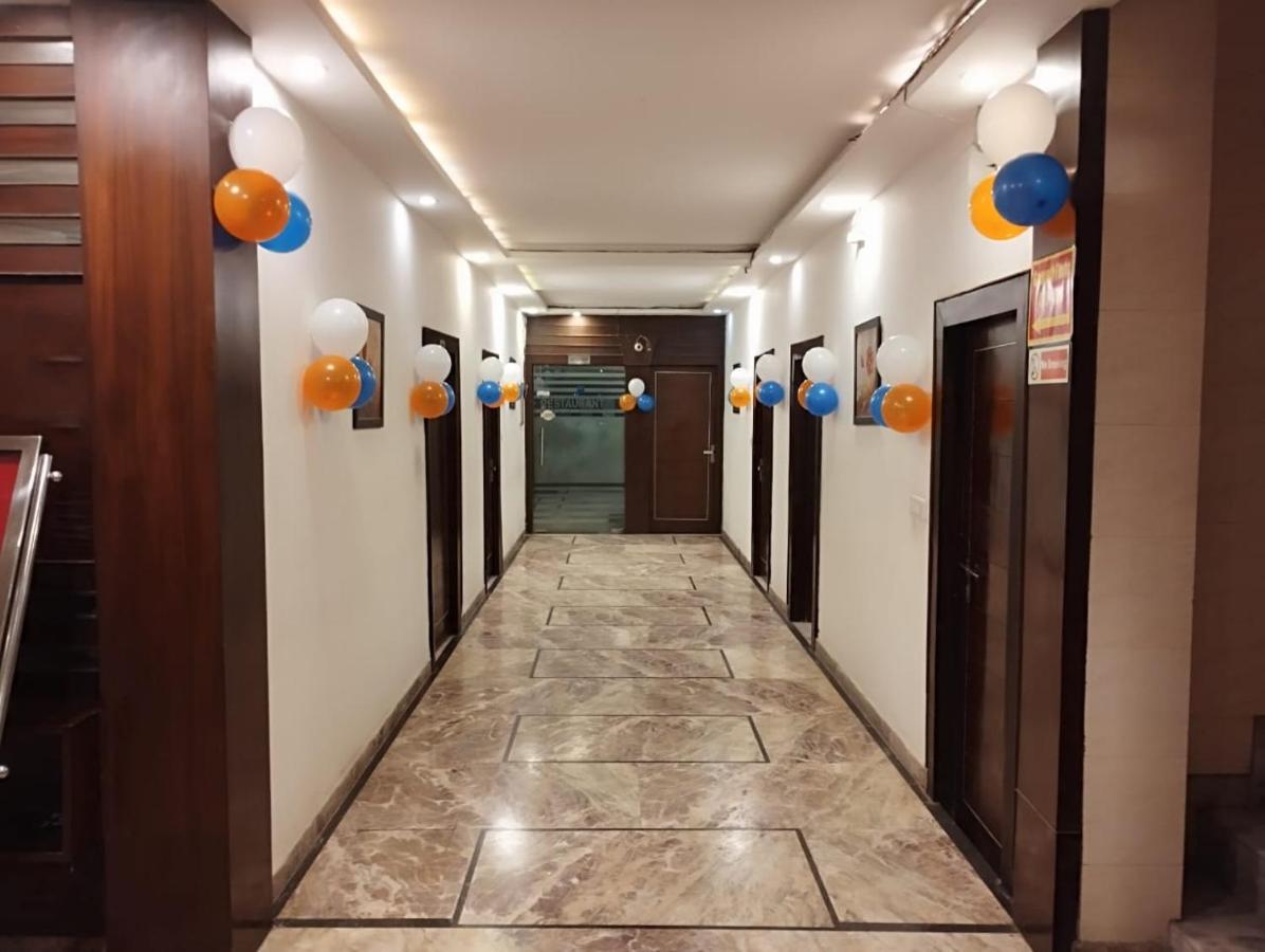 Hotel Tara Palace By Goyal Hoteliers Агра Екстериор снимка