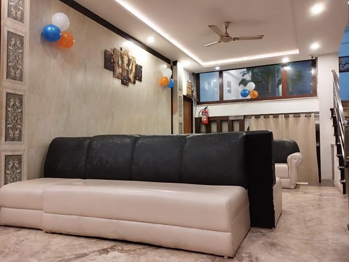 Hotel Tara Palace By Goyal Hoteliers Агра Екстериор снимка