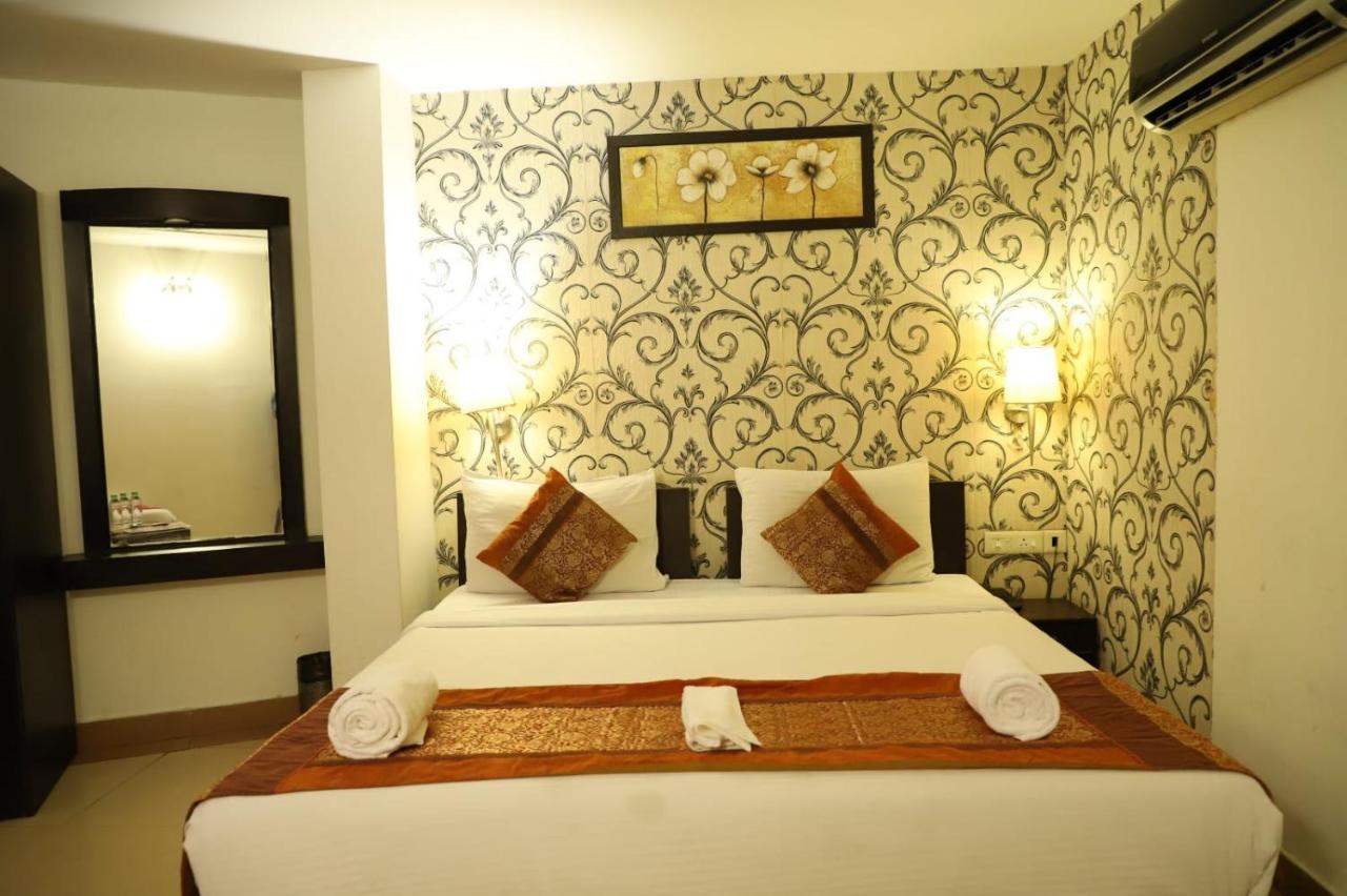 Hotel Tara Palace By Goyal Hoteliers Агра Екстериор снимка