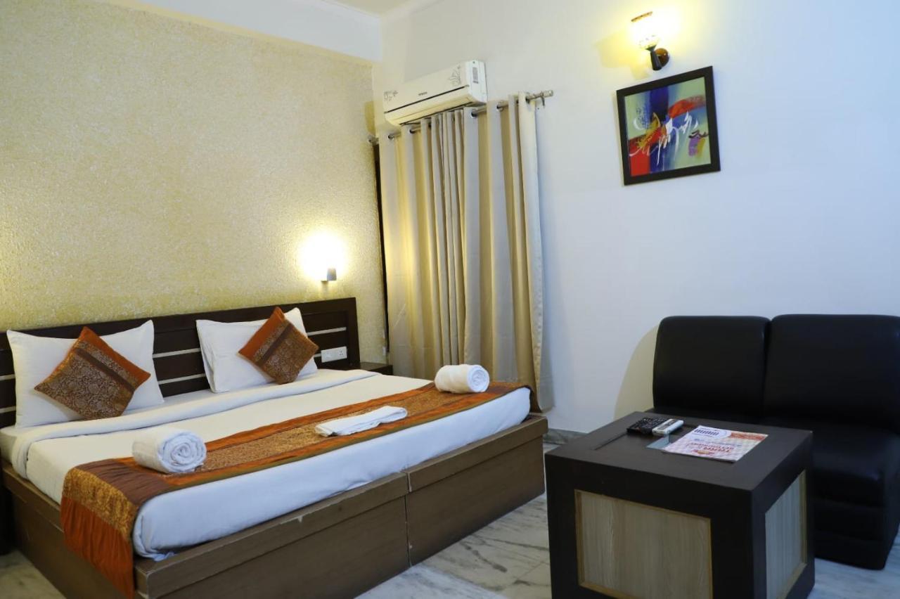 Hotel Tara Palace By Goyal Hoteliers Агра Екстериор снимка