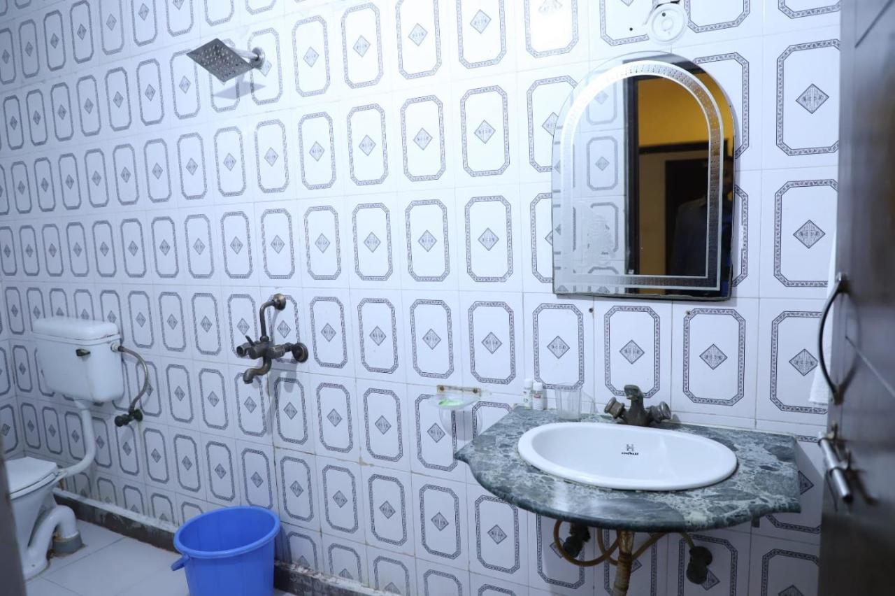 Hotel Tara Palace By Goyal Hoteliers Агра Екстериор снимка