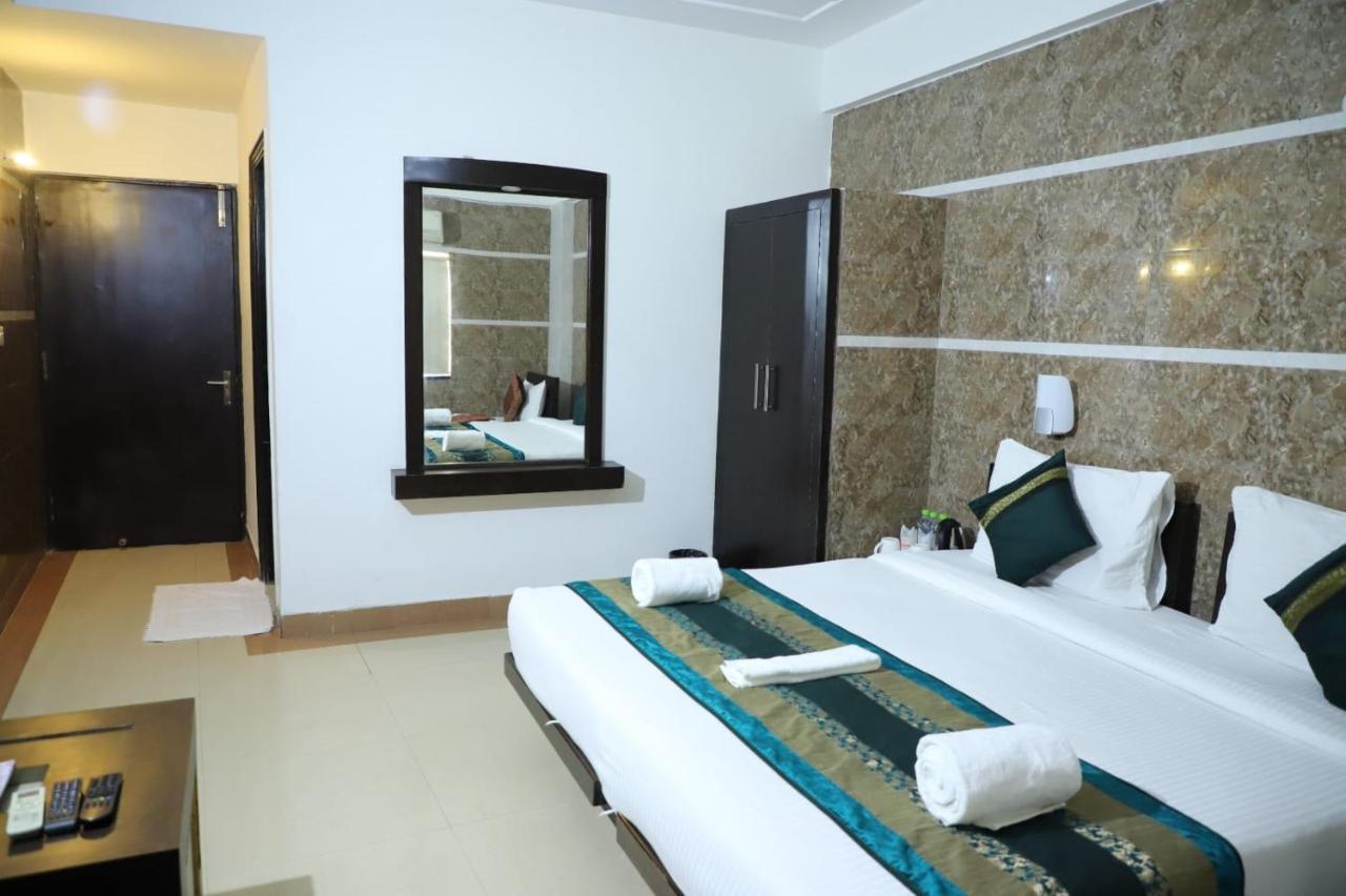 Hotel Tara Palace By Goyal Hoteliers Агра Екстериор снимка