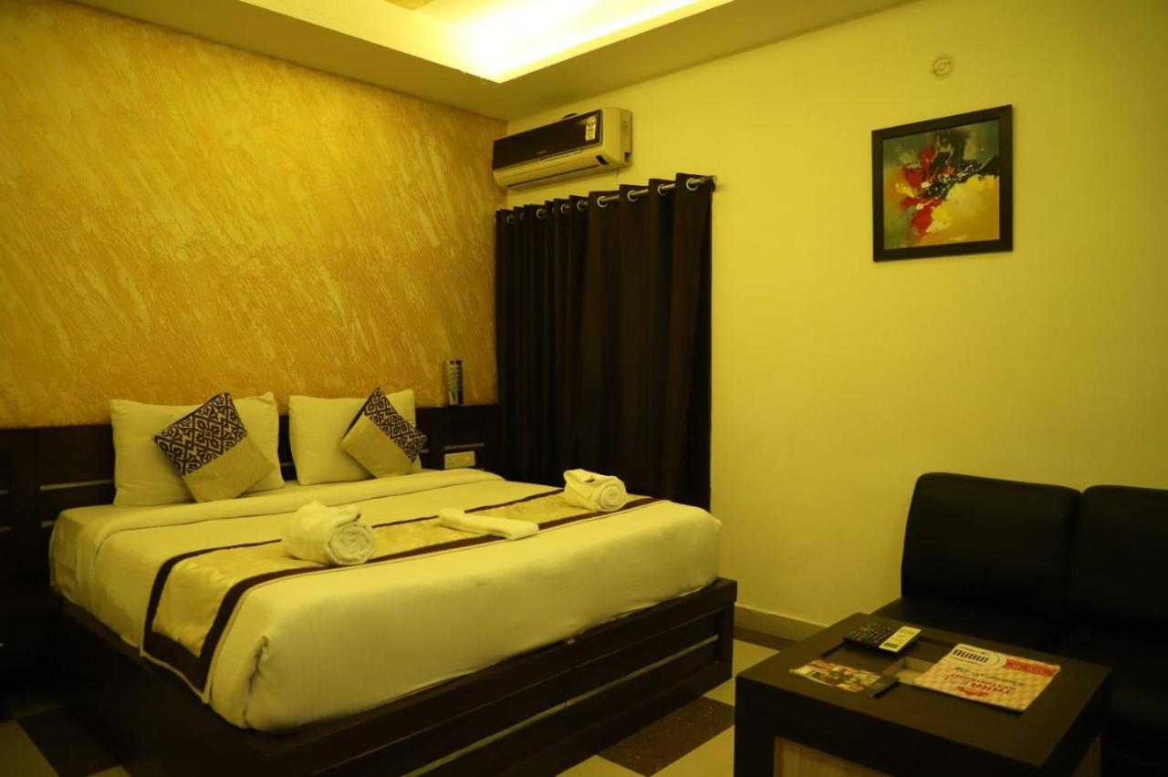 Hotel Tara Palace By Goyal Hoteliers Агра Екстериор снимка